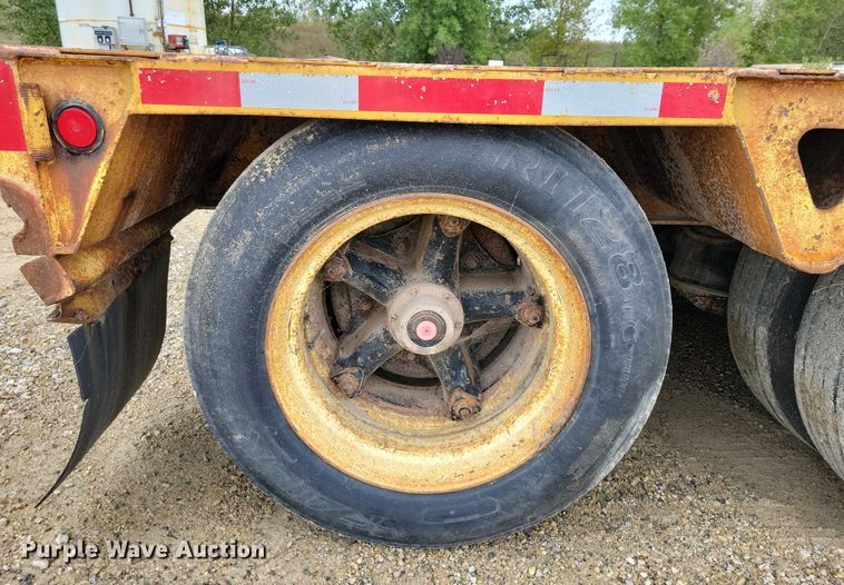 image for item EA2569 1993 Trail King lowboy equipment trailer