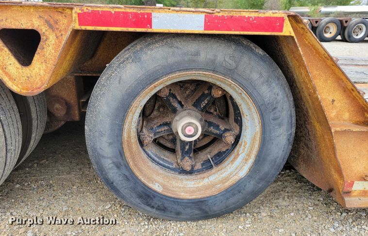 image for item EA2569 1993 Trail King lowboy equipment trailer
