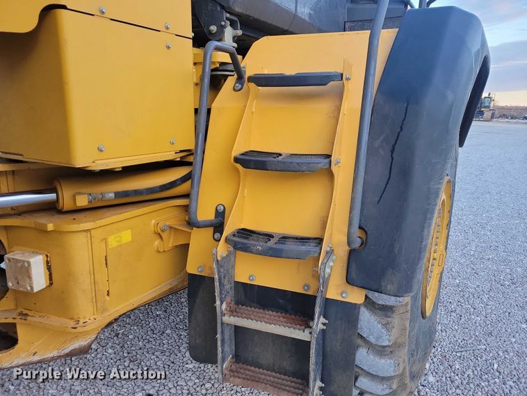 image for item EA2667 2016 John Deere 410E articulated haul truck