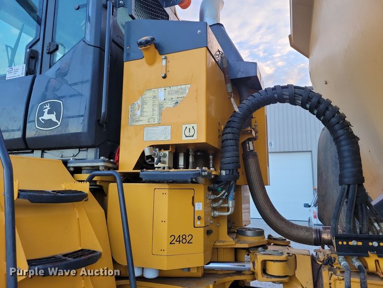 image for item EA2667 2016 John Deere 410E articulated haul truck