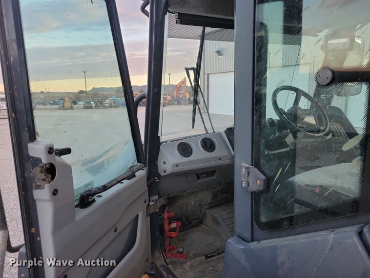 image for item EA2667 2016 John Deere 410E articulated haul truck