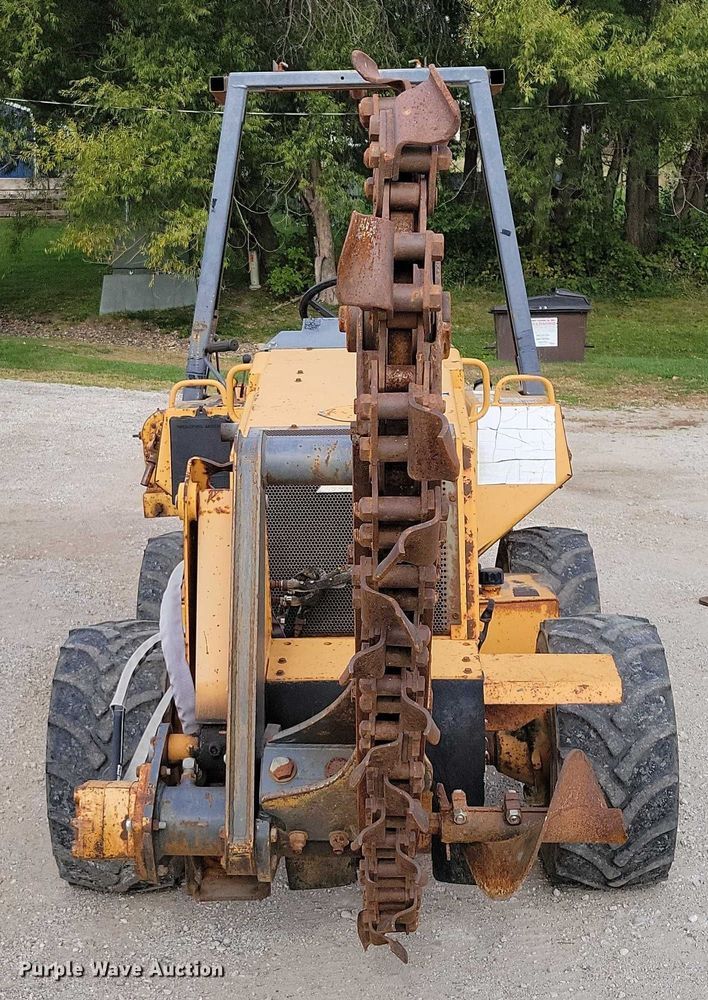 image for item EA2668 2000 Case 460 trencher