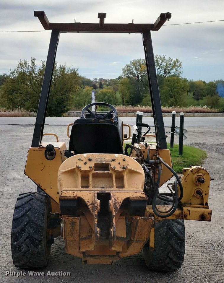 image for item EA2668 2000 Case 460 trencher