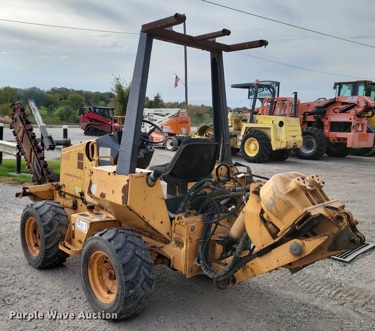 image for item EA2668 2000 Case 460 trencher