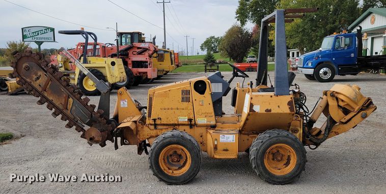 image for item EA2668 2000 Case 460 trencher