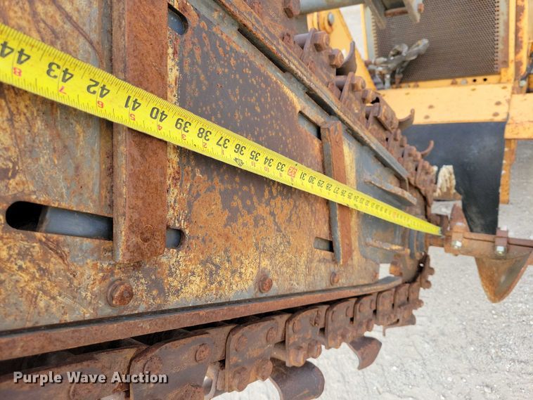 image for item EA2668 2000 Case 460 trencher