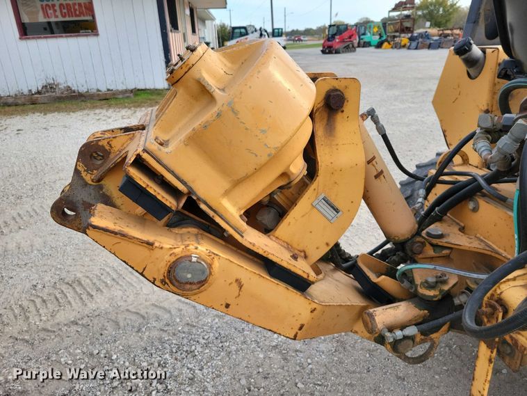 image for item EA2668 2000 Case 460 trencher