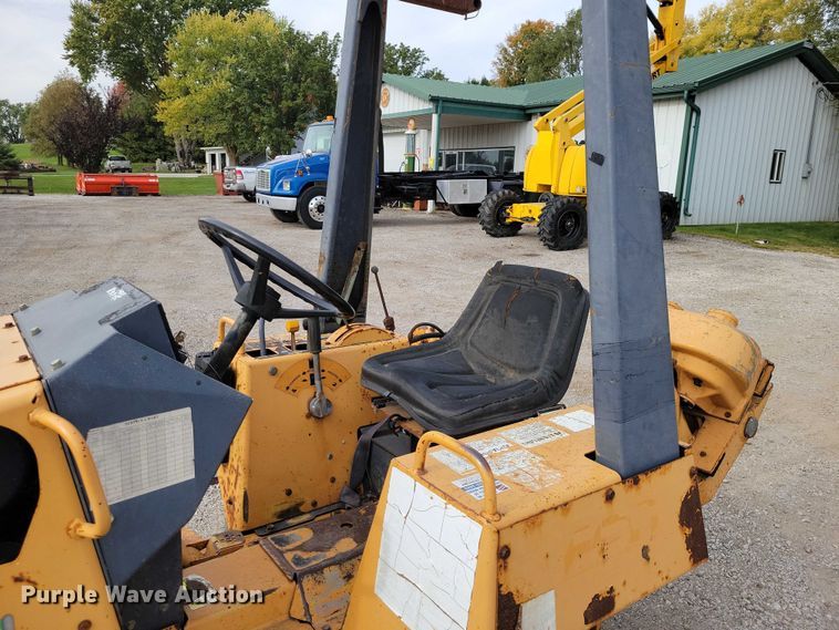 image for item EA2668 2000 Case 460 trencher