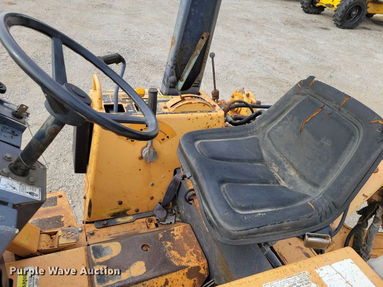 image for item EA2668 2000 Case 460 trencher