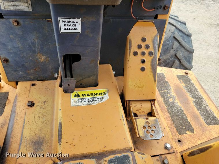 image for item EA2668 2000 Case 460 trencher