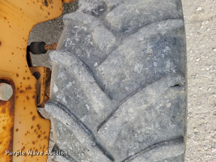 image for item EA2668 2000 Case 460 trencher