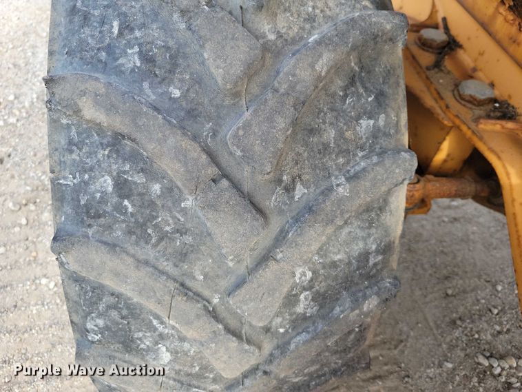 image for item EA2668 2000 Case 460 trencher