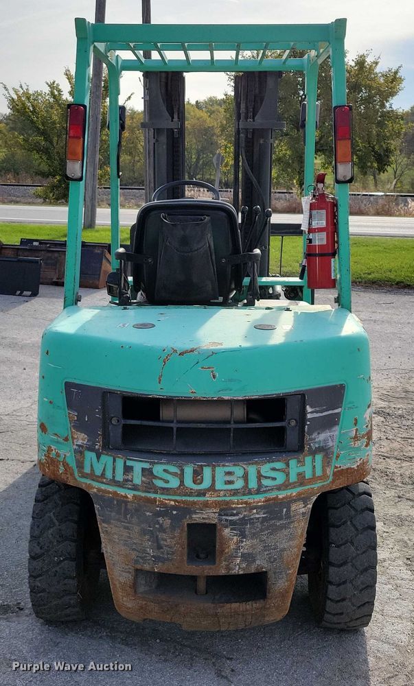 image for item EA2674 1999 Mitsubishi  FG30 forklift