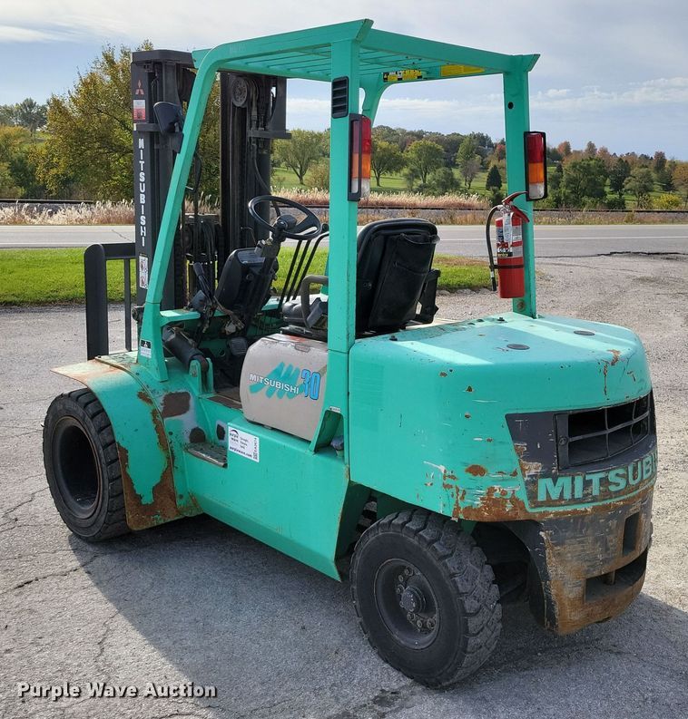 image for item EA2674 1999 Mitsubishi  FG30 forklift