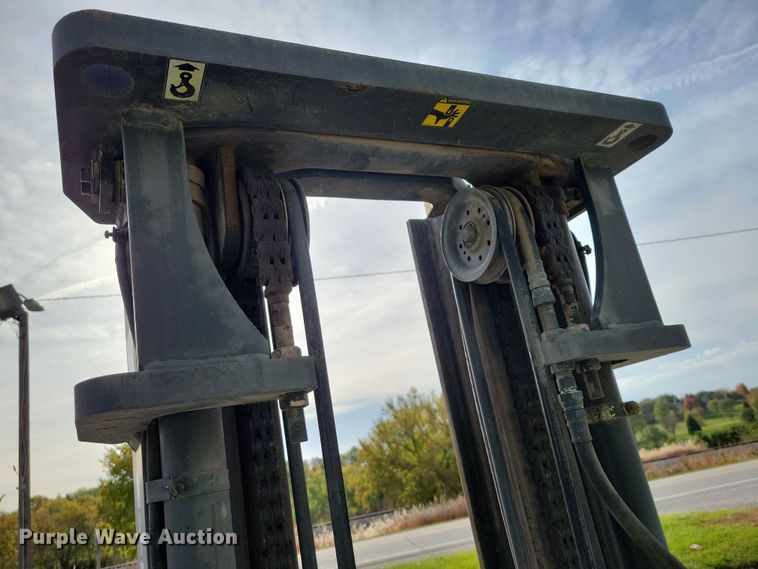 image for item EA2674 1999 Mitsubishi  FG30 forklift