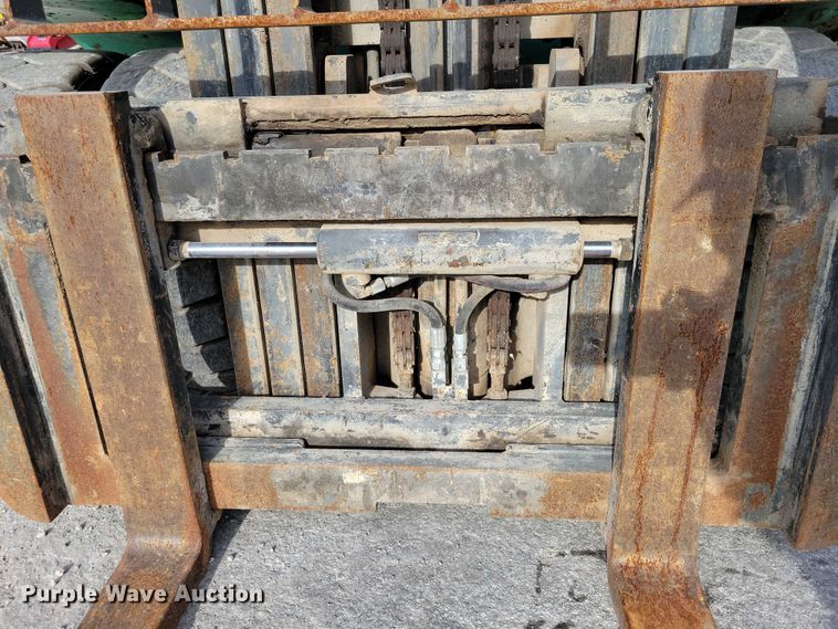 image for item EA2674 1999 Mitsubishi  FG30 forklift