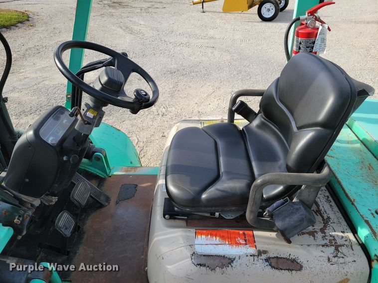 image for item EA2674 1999 Mitsubishi  FG30 forklift