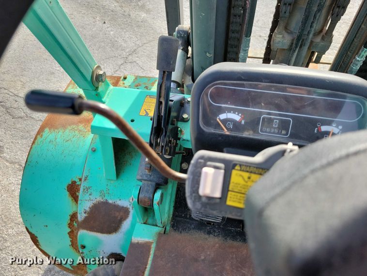 image for item EA2674 1999 Mitsubishi  FG30 forklift