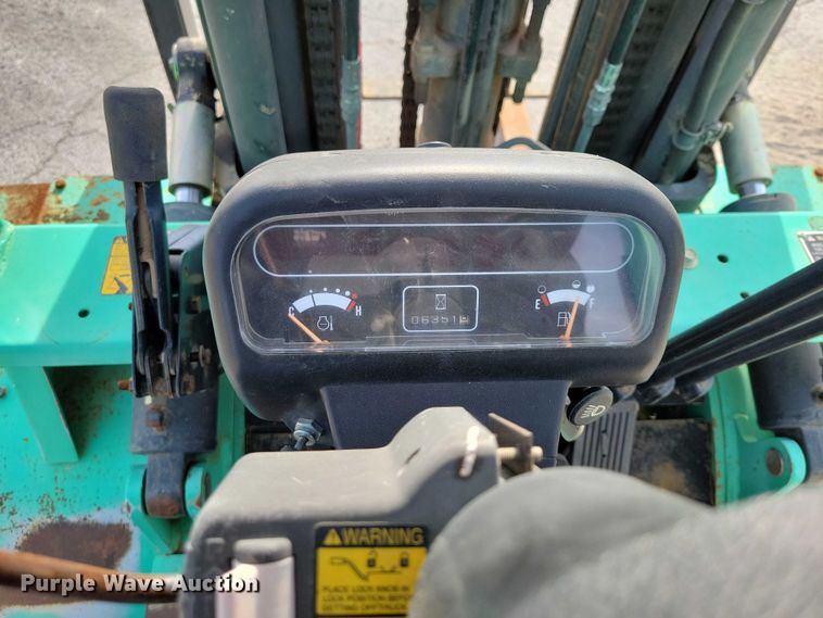 image for item EA2674 1999 Mitsubishi  FG30 forklift