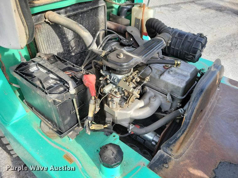 image for item EA2674 1999 Mitsubishi  FG30 forklift