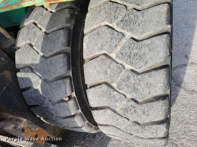 image for item EA2674 1999 Mitsubishi  FG30 forklift