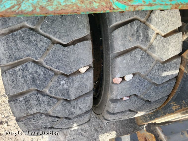 image for item EA2674 1999 Mitsubishi  FG30 forklift