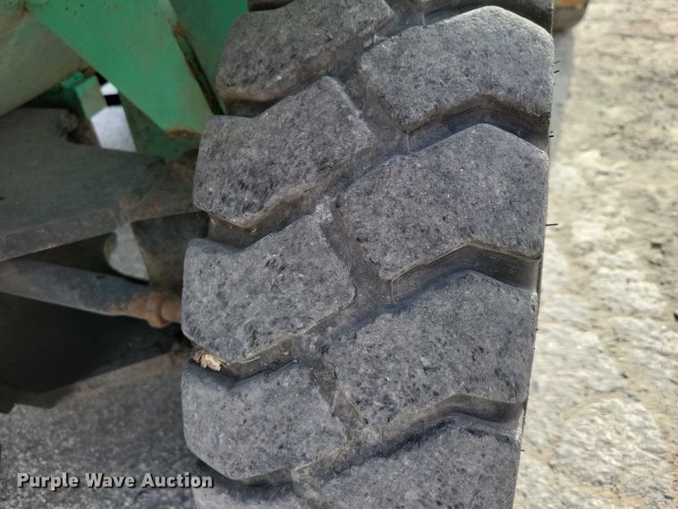 image for item EA2674 1999 Mitsubishi  FG30 forklift