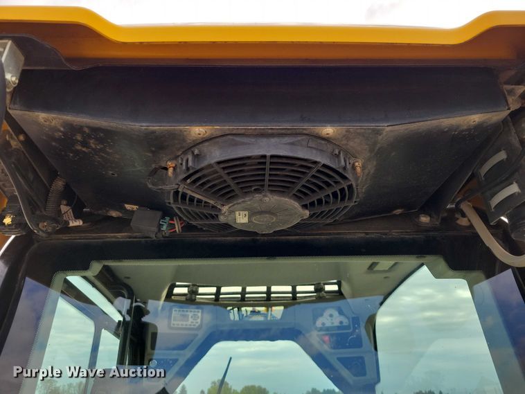 image for item EA2687 2020 JCB 3TS-8T tracked skid steer loader