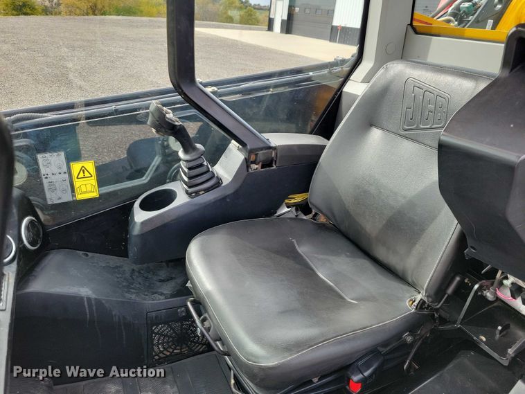 image for item EA2687 2020 JCB 3TS-8T tracked skid steer loader