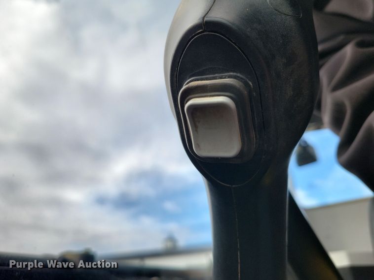 image for item EA2687 2020 JCB 3TS-8T tracked skid steer loader