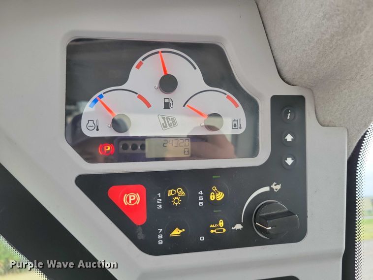 image for item EA2687 2020 JCB 3TS-8T tracked skid steer loader