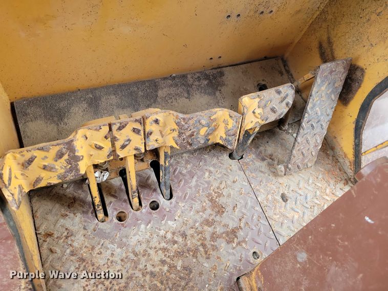 image for item EA2689 1988 Case 1155E track loader