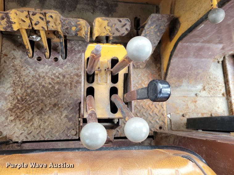 image for item EA2689 1988 Case 1155E track loader