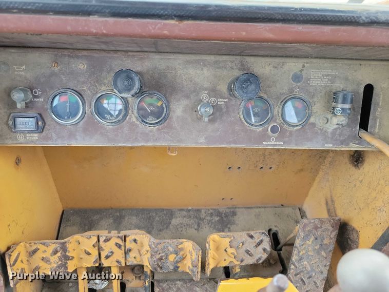 image for item EA2689 1988 Case 1155E track loader