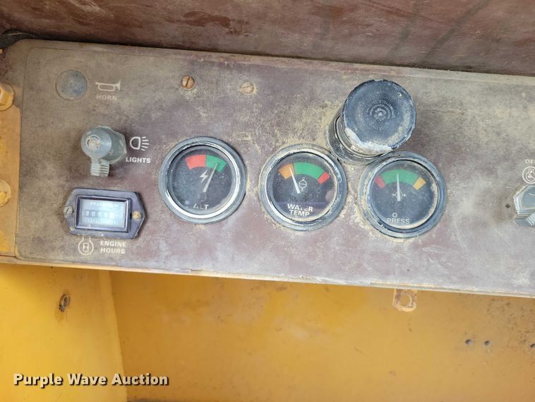 image for item EA2689 1988 Case 1155E track loader