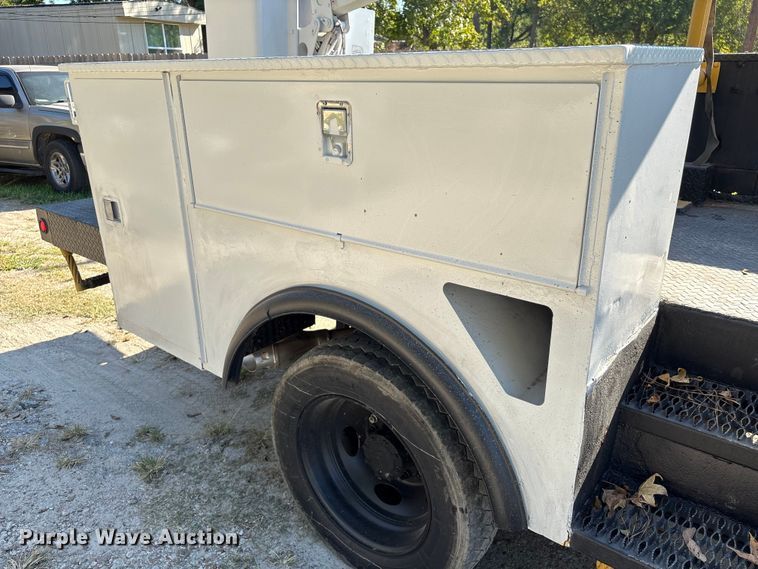 image for item EA6990 2008 Ford F550 Super Duty bucket truck