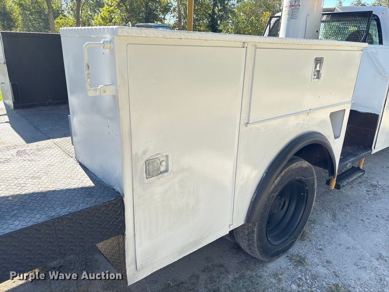 image for item EA6990 2008 Ford F550 Super Duty bucket truck