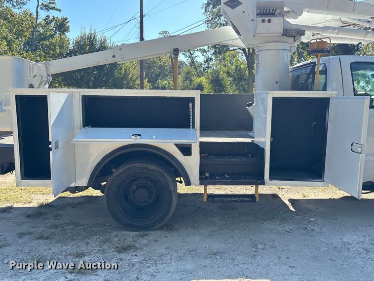 image for item EA6990 2008 Ford F550 Super Duty bucket truck