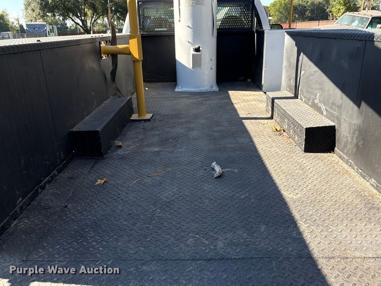 image for item EA6990 2008 Ford F550 Super Duty bucket truck