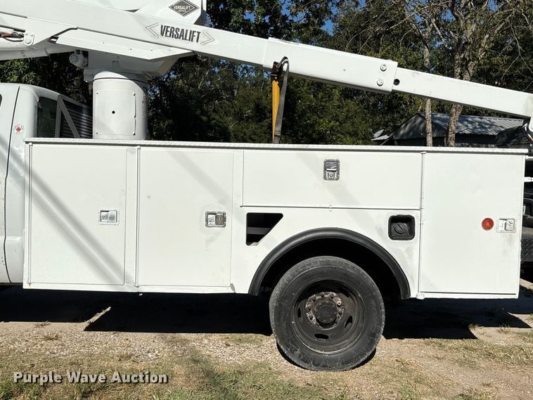 image for item EA6990 2008 Ford F550 Super Duty bucket truck