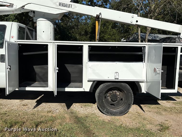 image for item EA6990 2008 Ford F550 Super Duty bucket truck