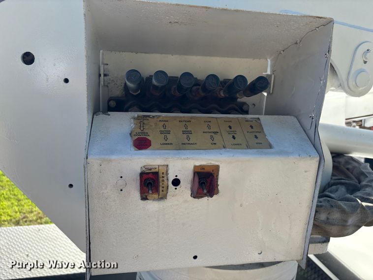 image for item EA6990 2008 Ford F550 Super Duty bucket truck