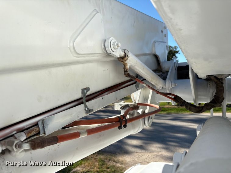 image for item EA6990 2008 Ford F550 Super Duty bucket truck