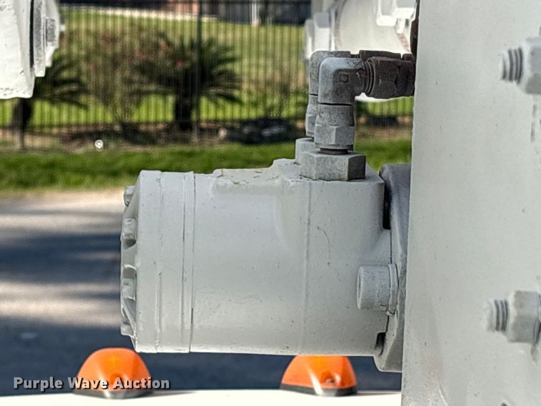 image for item EA6990 2008 Ford F550 Super Duty bucket truck