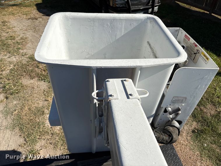 image for item EA6990 2008 Ford F550 Super Duty bucket truck