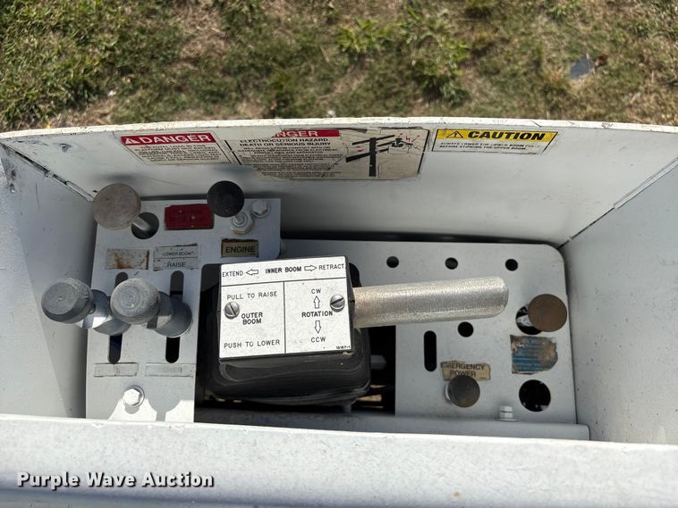 image for item EA6990 2008 Ford F550 Super Duty bucket truck