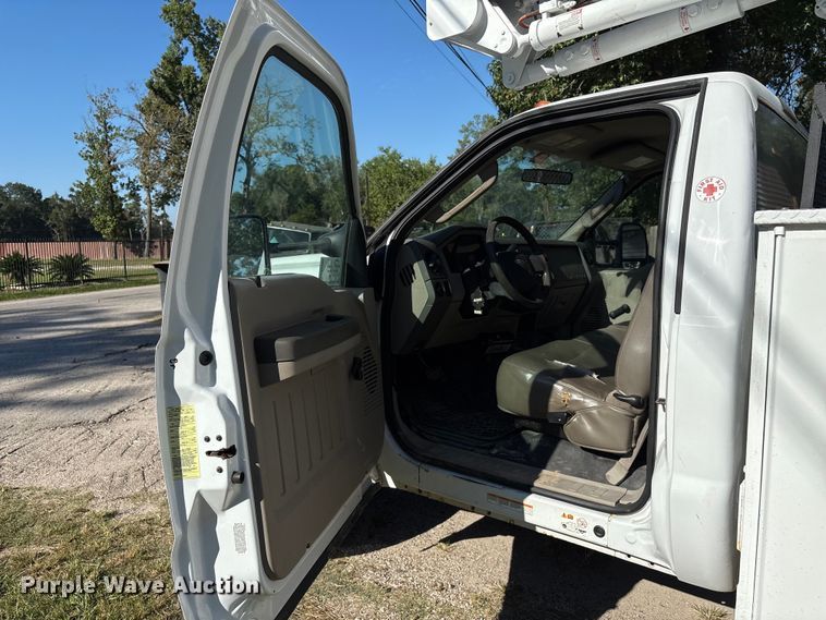 image for item EA6990 2008 Ford F550 Super Duty bucket truck