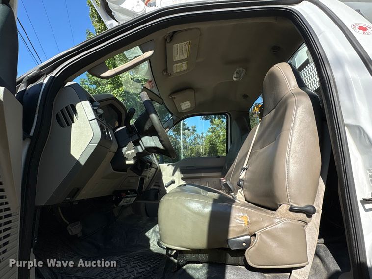 image for item EA6990 2008 Ford F550 Super Duty bucket truck