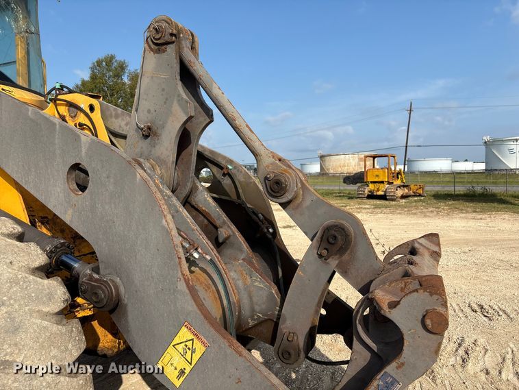 image for item EA7018 2006 Volvo L70E wheel loader