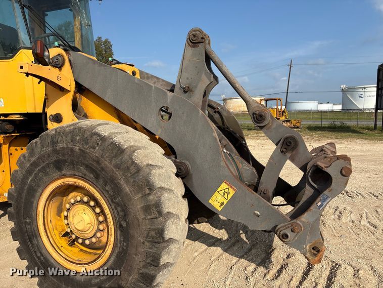 image for item EA7018 2006 Volvo L70E wheel loader